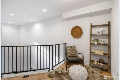 2110 1st Avenue N, Seattle, WA 98109 - Photo 14