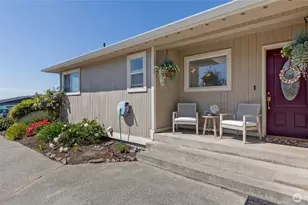 1042 Shorecrest Pl, Camano Island, WA 98282 - Photo 4