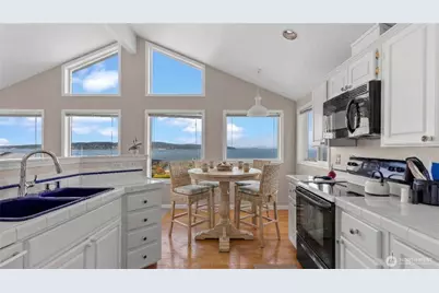 1042 Shorecrest Place, Camano Island, WA 98282 - Photo 10