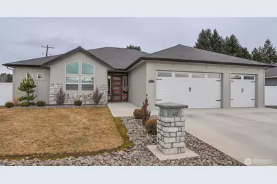 613 S Perry Avenue, East Wenatchee, WA 98802 - Photo 1
