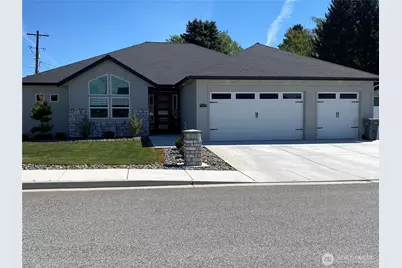 613 S Perry Avenue, East Wenatchee, WA 98802 - Photo 1