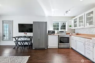 805 36th St, Anacortes, WA 98221 - Photo 10