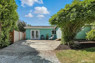 805 36th St, Anacortes, WA 98221 - Photo 2