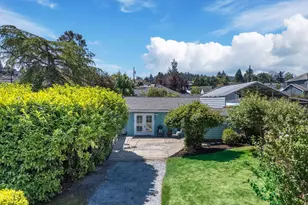 805 36th St, Anacortes, WA 98221 - Photo 2