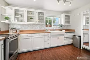 805 36th St, Anacortes, WA 98221 - Photo 8