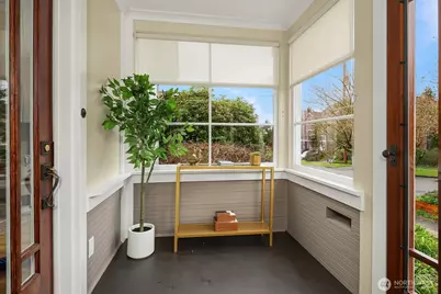 3818 Corliss Avenue N, Seattle, WA 98103 - Photo 24