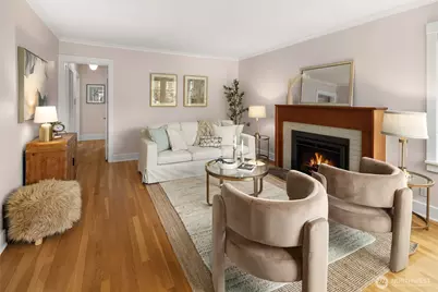 3818 Corliss Avenue N, Seattle, WA 98103 - Photo 2