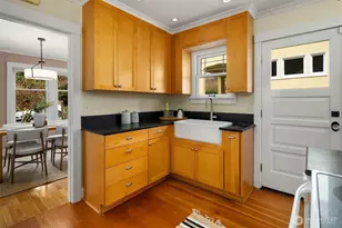 3818 Corliss Ave N, Seattle, WA 98103 - Photo 10