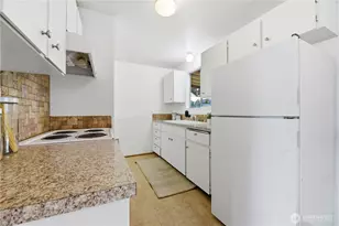 4713 N Island Dr, Bonney Lake, WA 98391 - Photo 8