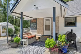 17209 W Riverside Dr, Bothell, WA 98011 - Photo 4