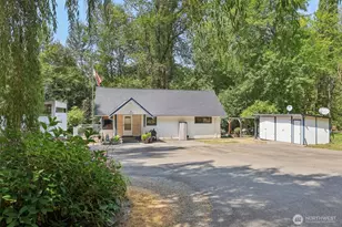 17209 W Riverside Dr, Bothell, WA 98011 - Photo 2