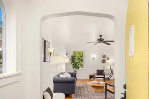 5728 34th Ave NE, Seattle, WA 98105 - Photo 2