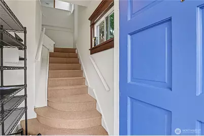 5525 Woodlawn Avenue N, Seattle, WA 98103 - Photo 6