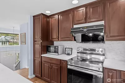 10317 NE 123rd Place, Kirkland, WA 98034 - Photo 12