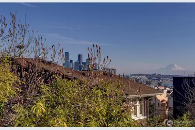 505 W Kinnear Place, Seattle, WA 98119 - Photo 2