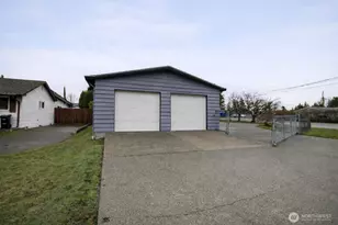 18701 3rd Ave S, Burien, WA 98148 - Photo 2