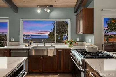 16705 27th Avenue SW, Burien, WA 98166 - Photo 6