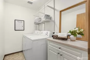 23303 Cedar Way, Mountlake Terrace, WA 98043 - Photo 22