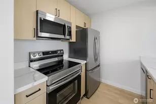 3233 NE 12th St, Renton, WA 98056 - Photo 1