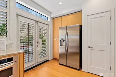 10595 NE 12th Place #102, Bellevue, WA 98004 - Photo 12