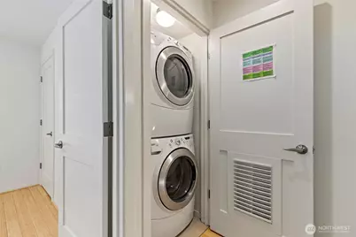 10595 NE 12th Place #102, Bellevue, WA 98004 - Photo 16