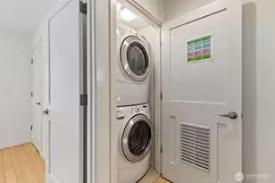 10595 NE 12th Pl, Bellevue, WA 98004 - Photo 16