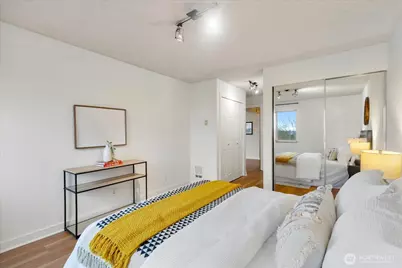 732 11th Avenue E #404, Seattle, WA 98102 - Photo 24