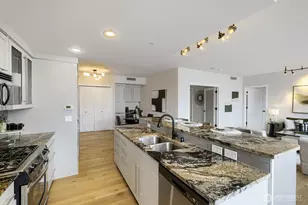 76 Cedar St, Seattle, WA 98121 - Photo 14