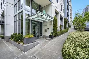 76 Cedar St, Seattle, WA 98121 - Photo 2