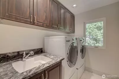 9160 NE 19th Street, Clyde Hill, WA 98004 - Photo 16