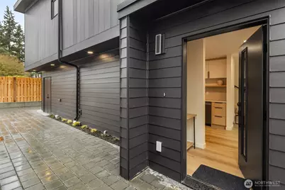 14035 Densmore Avenue N, Seattle, WA 98133 - Photo 1