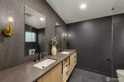 14035 Densmore Avenue N, Seattle, WA 98133 - Photo 18