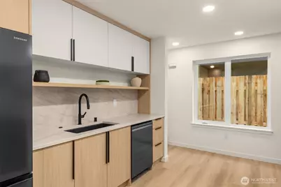 14035 Densmore Avenue N, Seattle, WA 98133 - Photo 8