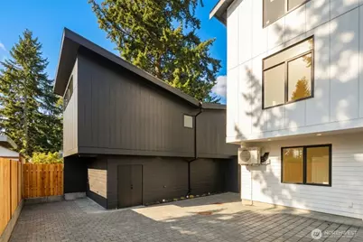 14035 Densmore Avenue N, Seattle, WA 98133 - Photo 22