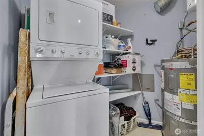 559 McGraw Street #201, Seattle, WA 98109 - Photo 18