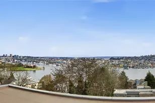 559 McGraw St, Seattle, WA 98109 - Photo 34