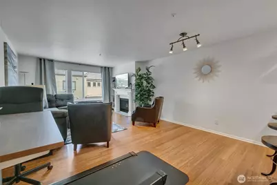 559 McGraw Street #201, Seattle, WA 98109 - Photo 4