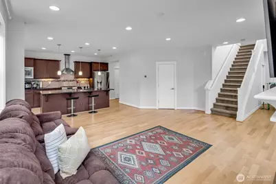 1705 NE Falls Dr, Issaquah, WA 98029 - Photo 8