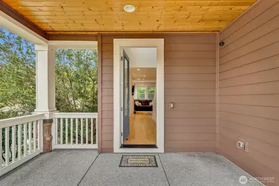 1705 NE Falls Dr, Issaquah, WA 98029 - Photo 4