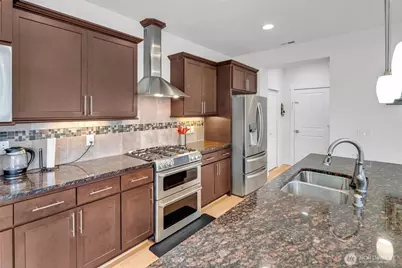 1705 NE Falls Dr, Issaquah, WA 98029 - Photo 14