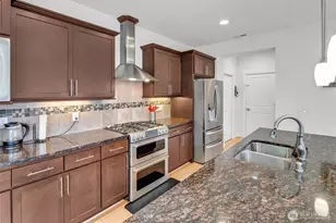 1705 NE Falls Dr, Issaquah, WA 98029 - Photo 14