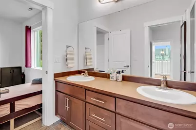 1705 NE Falls Dr, Issaquah, WA 98029 - Photo 36