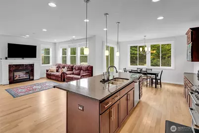 1705 NE Falls Dr, Issaquah, WA 98029 - Photo 12