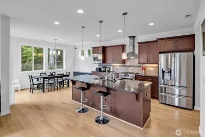 1705 NE Falls Dr, Issaquah, WA 98029 - Photo 10