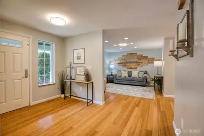 828 Ocean Avenue, Cosmopolis, WA 98595 - Photo 2