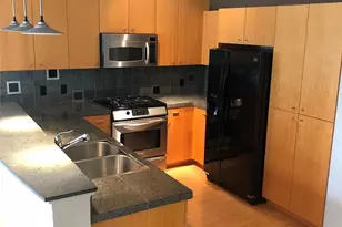 17 W Mercer St, Seattle, WA 98119 - Photo 8