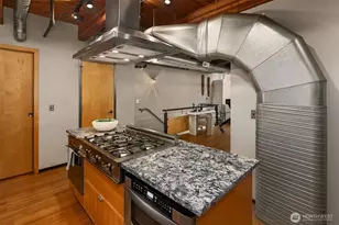 1709 Dexter Ave N, Seattle, WA 98109 - Photo 12