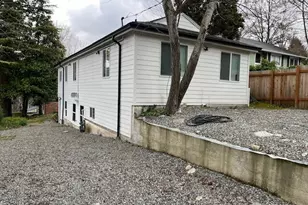 900 NE 105th, Seattle, WA 98125 - Photo 2