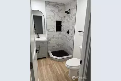 900 NE 105th, Seattle, WA 98125 - Photo 8