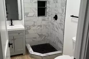 900 NE 105th, Seattle, WA 98125 - Photo 8